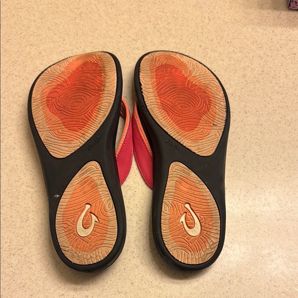 OluKai Women’s Red and Orange Flip Flops - Picture 4 of 4
